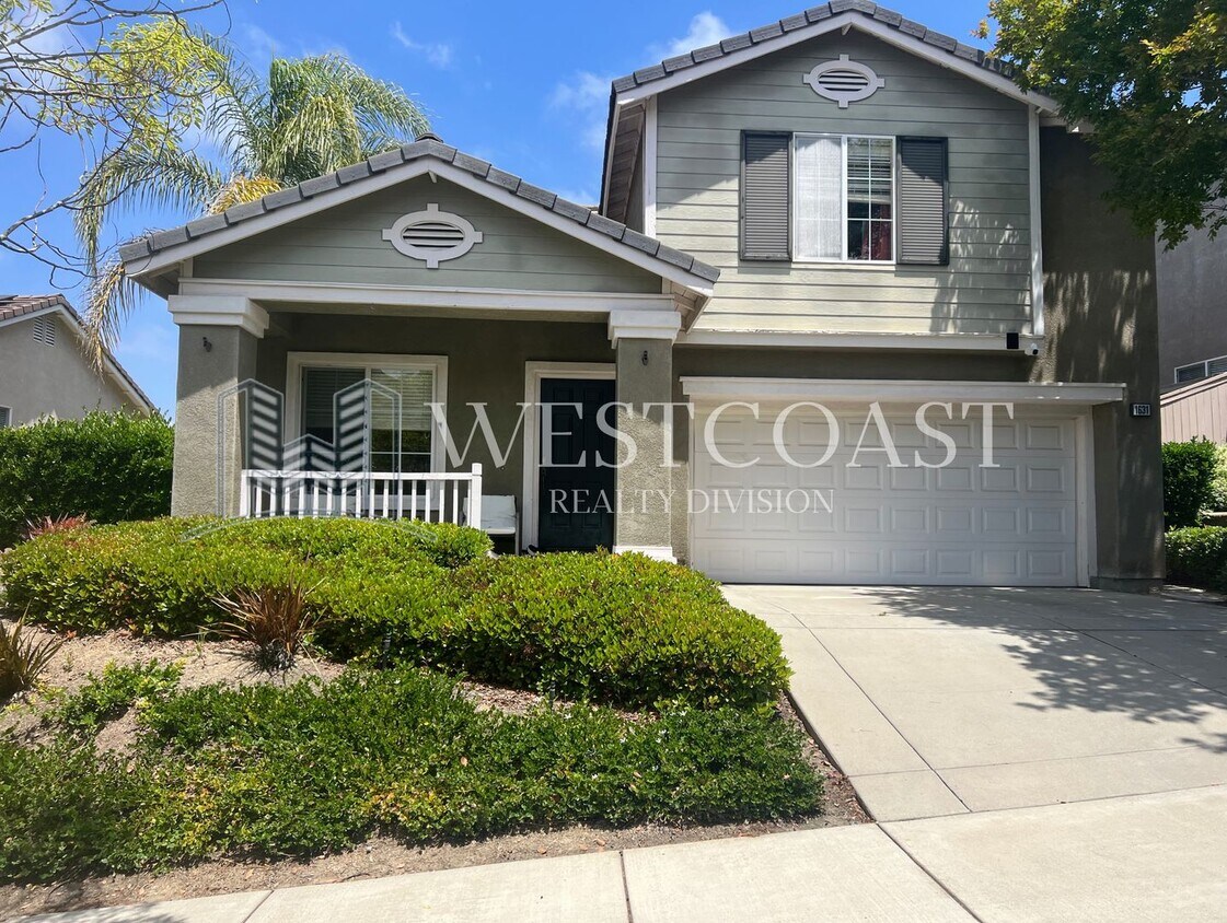 Primary Photo - Elegant 3-Bedroom Home in Gated Vista Comm...