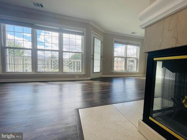 Building Photo - 8069 Stonewall Brigade Ct