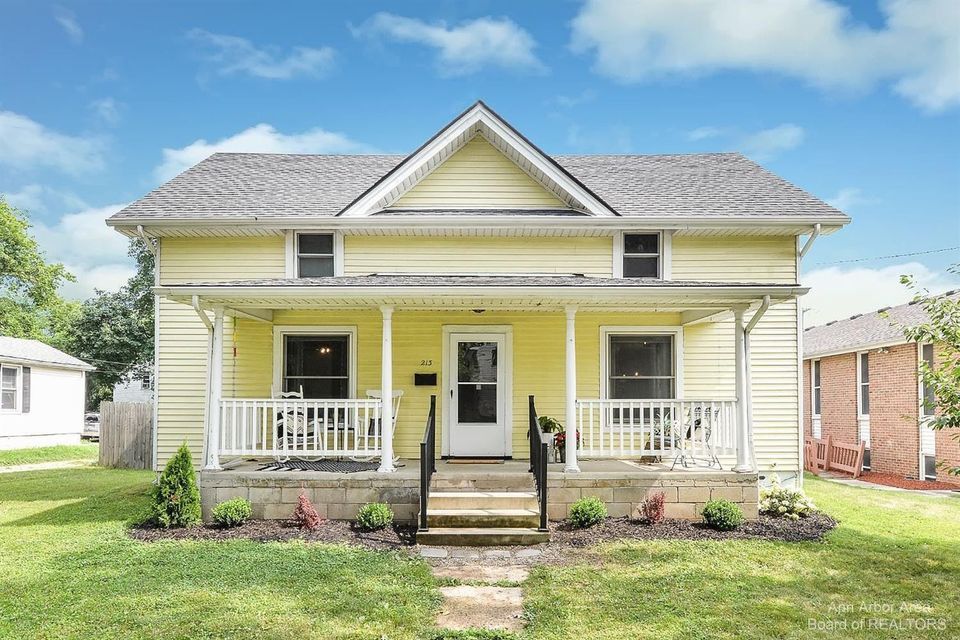 Primary Photo - 213 W Henry St