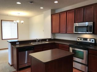 Building Photo - 900 Willow Glen Dr