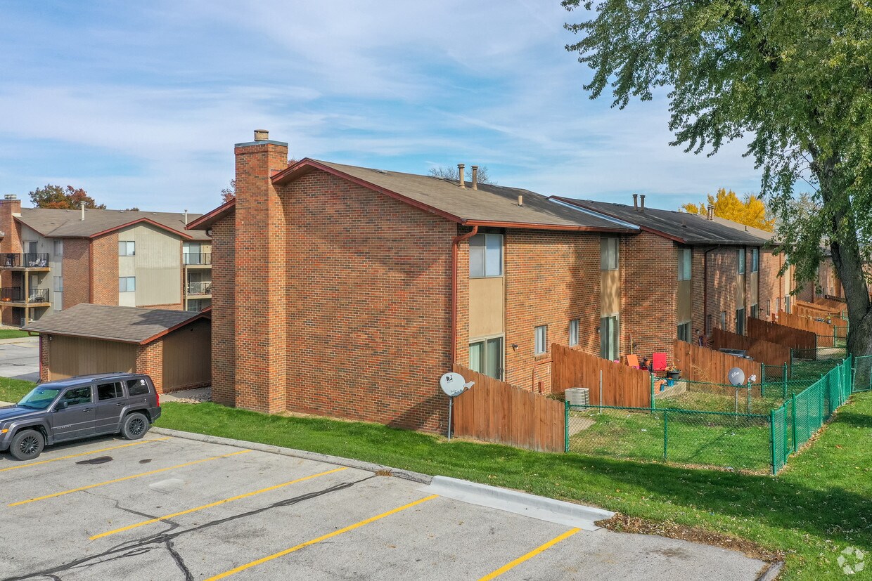 Foto aérea - Country Club Village Townhomes