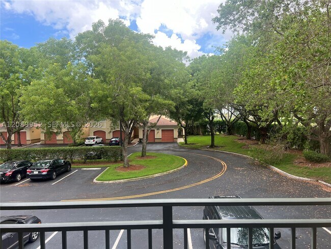 Foto del edificio - 2496 Centergate Dr