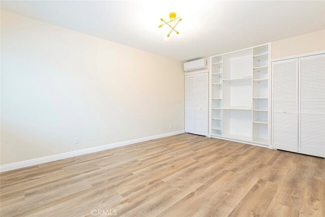 Building Photo - 6250 Vineland Ave