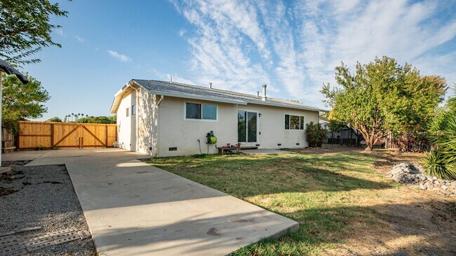 Foto del edificio - 4 Bedroom home with RV parking
