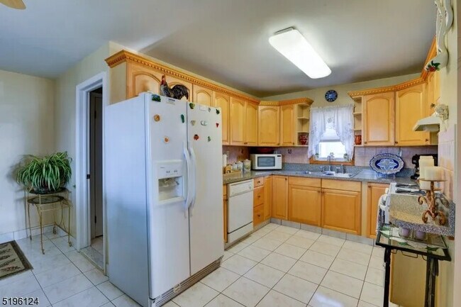 Kitchen - 283 William St