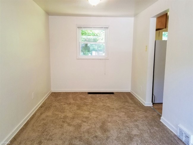 Building Photo - 2 br, 1 bath Duplex - 540 Long Road