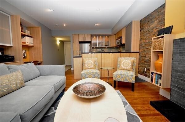 Building Photo - 397 Beacon St