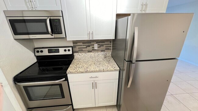 Building Photo - 2130 Forest Knoll Dr NE