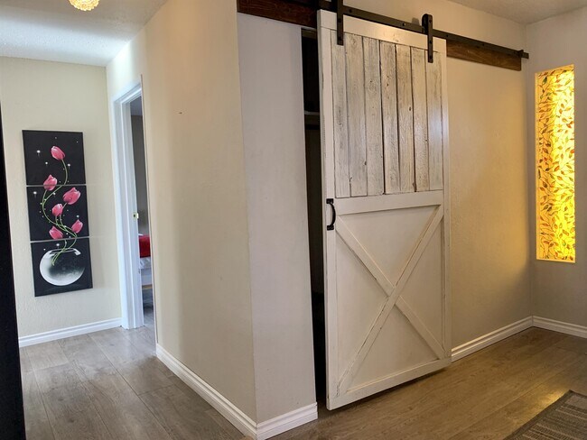 Building Photo - 1329 108 Ave