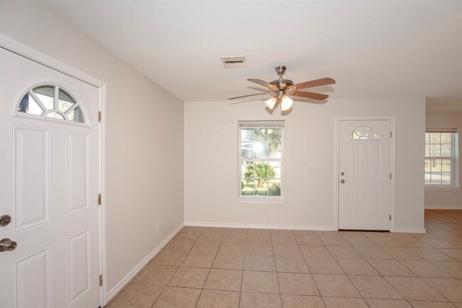 Foto del edificio - 305 S Westward St