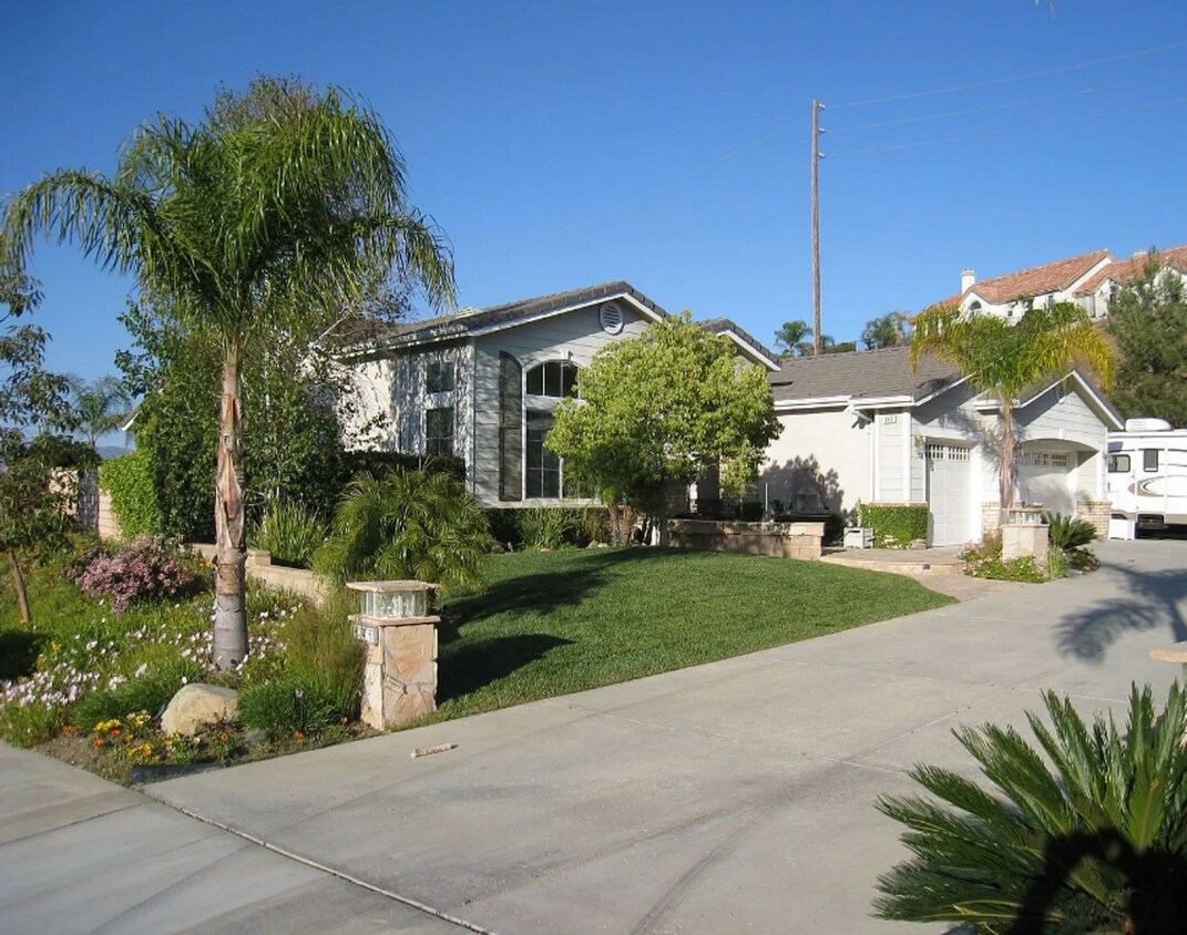 Primary Photo - Gorgeous 4 bed, 2 bath cul-de-sac home