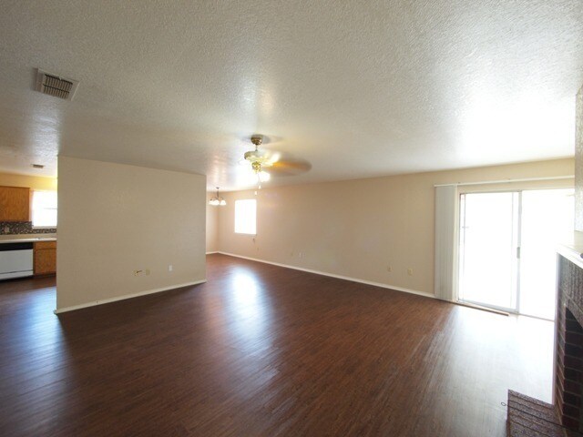 Foto del edificio - Viewable March 1st!! Pets Accepted!