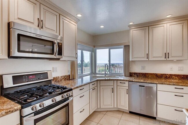 Foto del edificio - **** INCREDIBLE VIEWS 3 BED 2 BATH HOME! B...