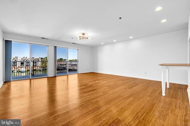 Building Photo - 304 Academy St