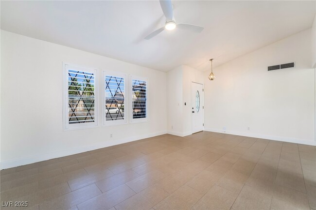 Foto del edificio - 4338 Apex Dr