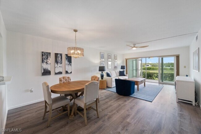 Foto del edificio - 307 Goodlette-Frank Rd