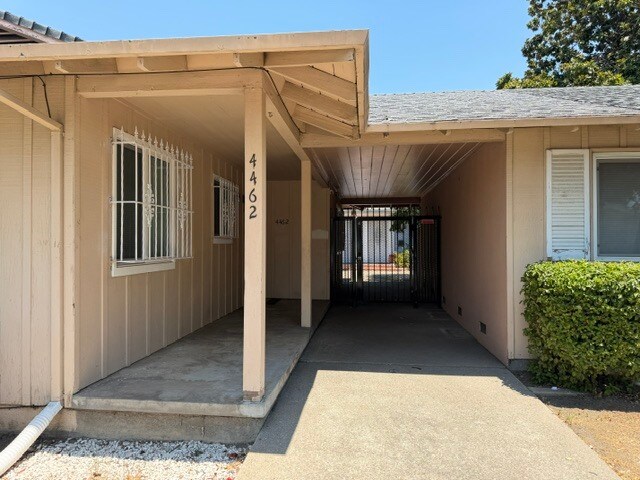 Foto del edificio - 4462 Denby Ln
