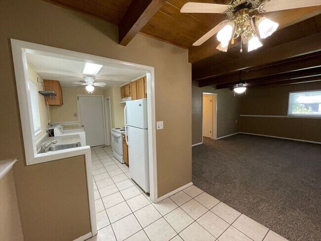 Building Photo - New Price! Split level 3 bedroom, 1.5 bath...