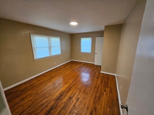 Foto del edificio - 1032 Suffolk Blvd