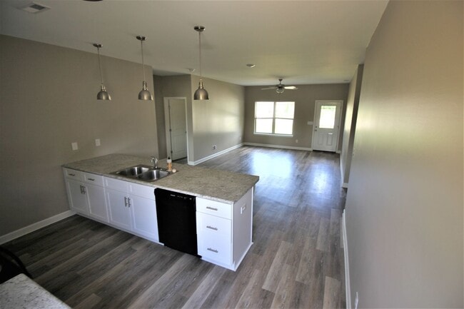 Foto del edificio - 216 Fern Bank Dr