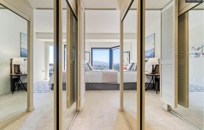 Foto del edificio - 6363 Christie Ave