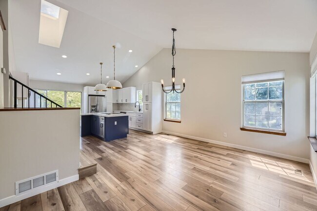 Photo - Beautifully Remodeled 3 Bed/2 Bathroom Hom... House