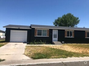 Building Photo - 925 Cosgrave St