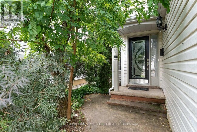 Building Photo - 1023 Roseheath St