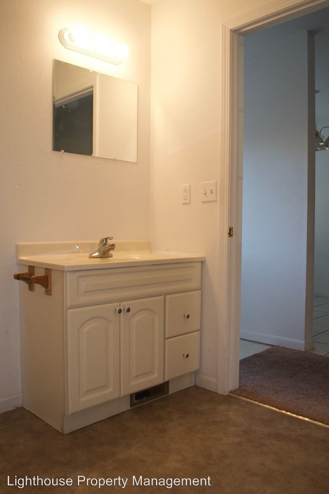 Building Photo - 3 br, 1.5 bath Apartment - 539 Thomas St
