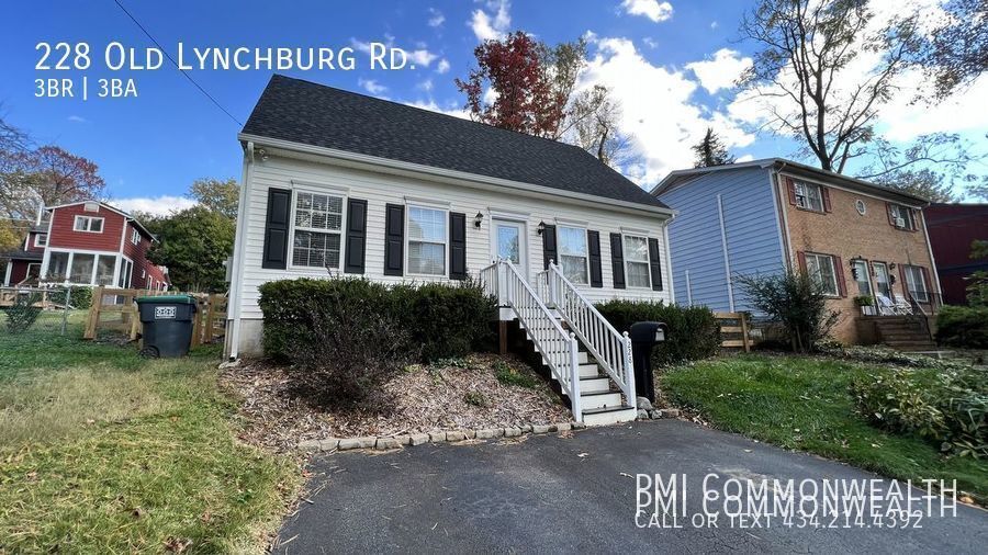 Primary Photo - 3 Bed / 2.5 Bath Single Family with fenced...