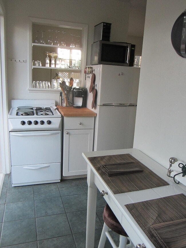 Building Photo - 655 Pomona Ave