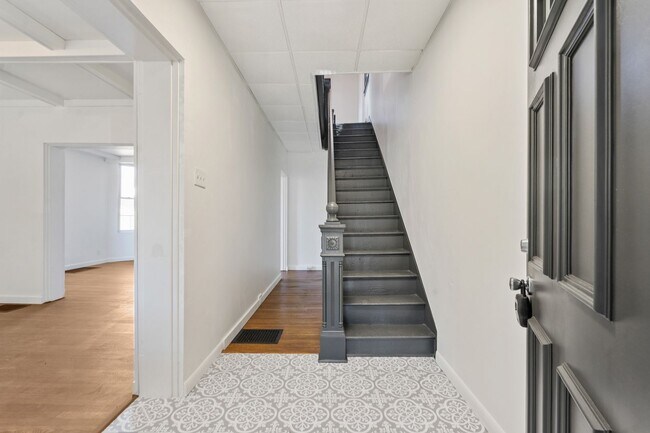 Foto del edificio - Spacious 5 Bedroom 1.5 Bathroom Home in Ha...