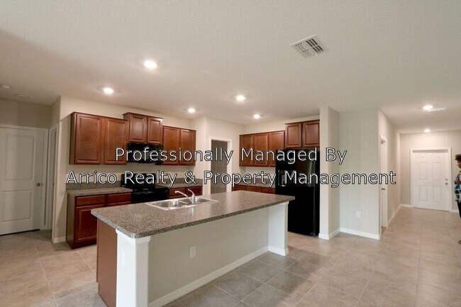 Building Photo - 17034 Yellow Pine St