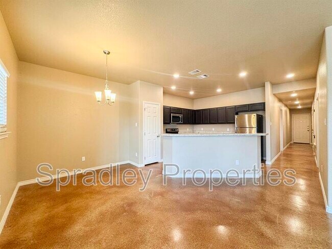 Building Photo - 1560 Kal Ct
