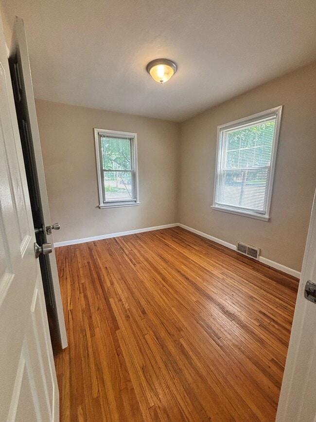 Building Photo - 1205 Van Wie Ave