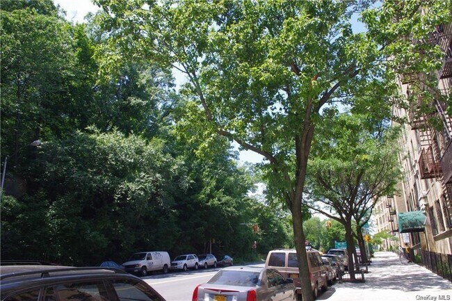 Foto del edificio - 1803 Riverside Dr