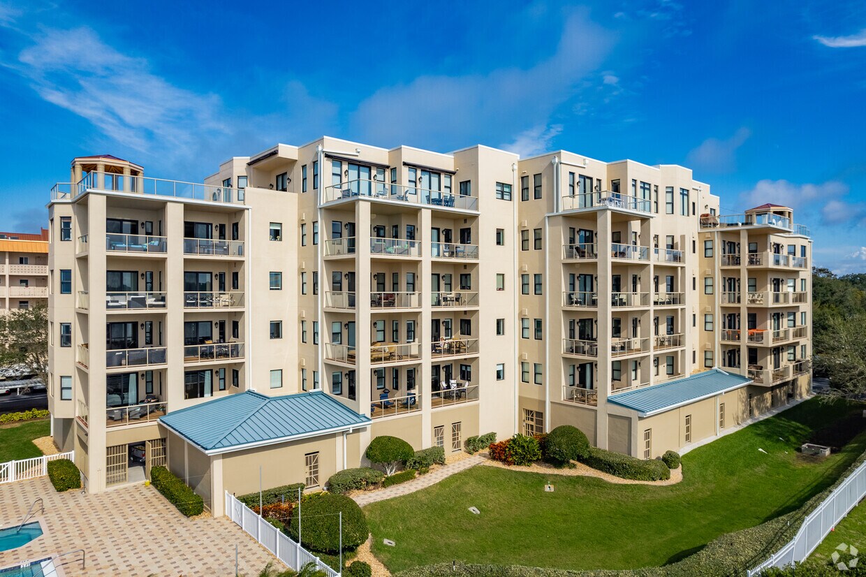 The Dunedin Grand Condominium Apartments in Dunedin, FL