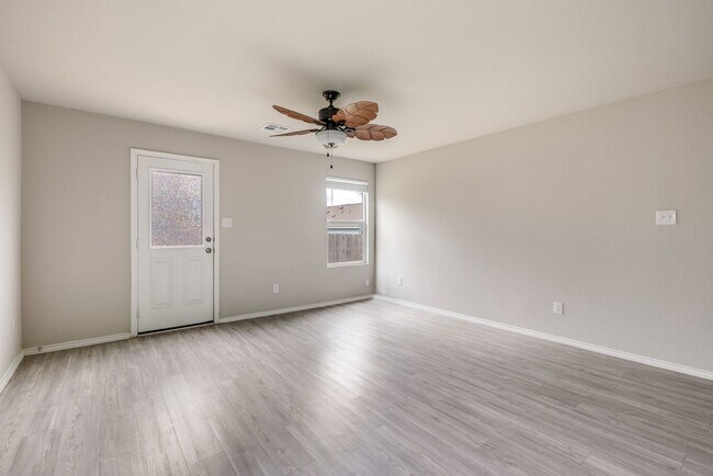 Foto del edificio - GREAT 3-BEDROOM SINGLE STORY HOME IN VISTA POINT