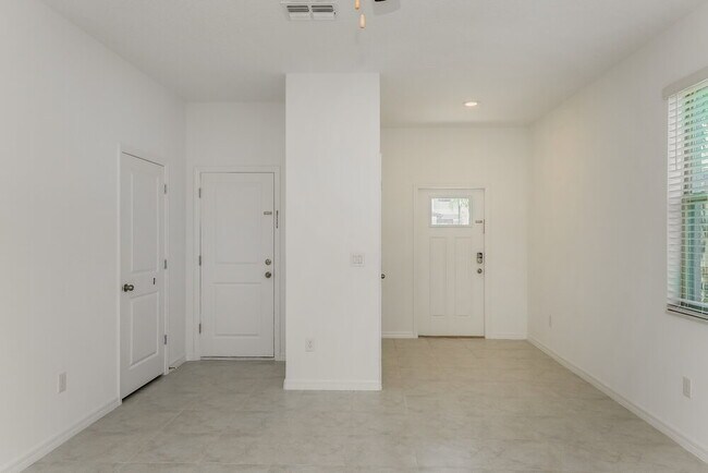 Foto del edificio - 5151 Forum Blvd