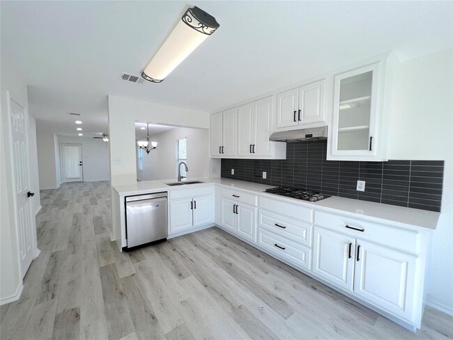 Foto del edificio - 2725 Summerwalk Pl