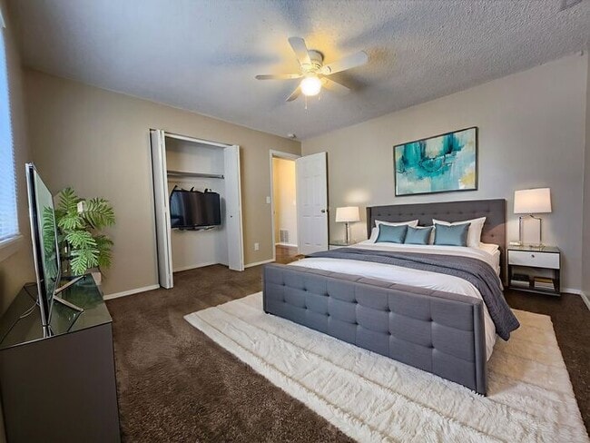 Building Photo - Charming 2-Bedroom, 1-Bathroom Upper-Level...