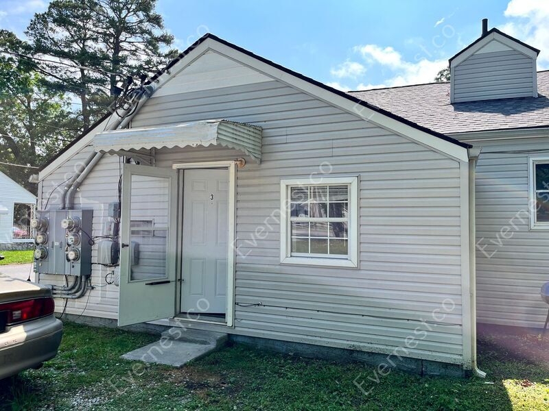 Primary Photo - 413 N Moore Rd