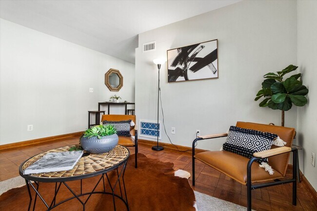 Building Photo - 613 Hamlin St NE