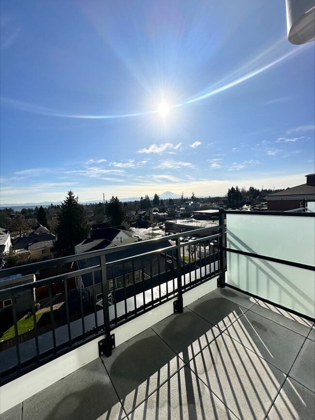 Open One Bedroom 428Sq. Ft. Views - Proctor Flats