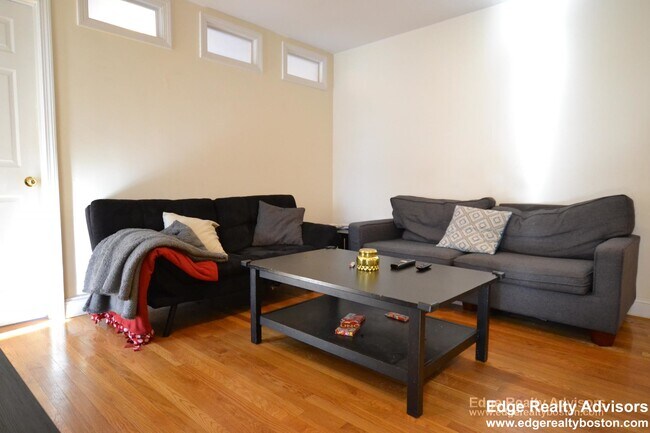 Building Photo - 62 Egmont St