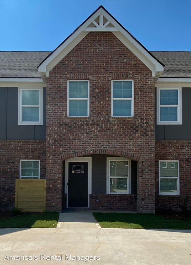 3 br, 3 bath House 1932 Legacy Circle House Rental in Opelika, AL