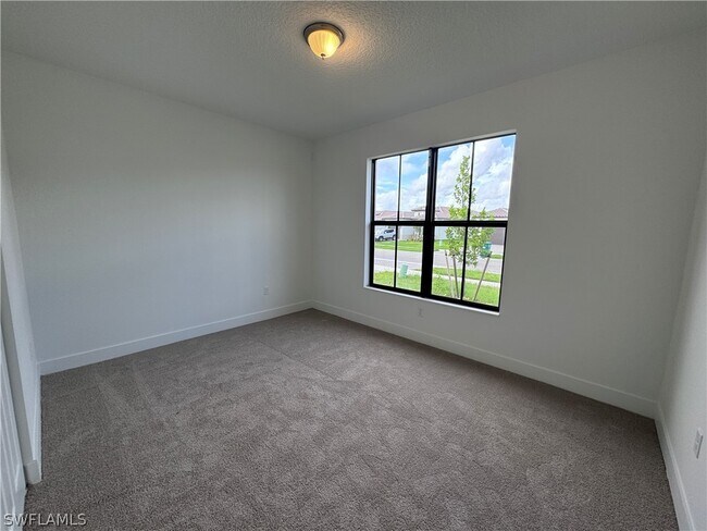 Foto del edificio - 5697 Cassidy Ln
