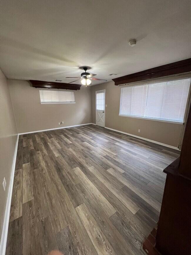 Building Photo - 652 SE Elmhurst Ave