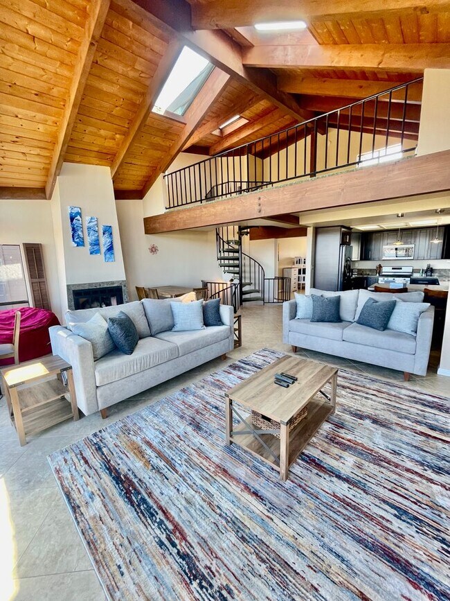 Foto del edificio - Furnished Beach front House in OB One Month Minimum Rental