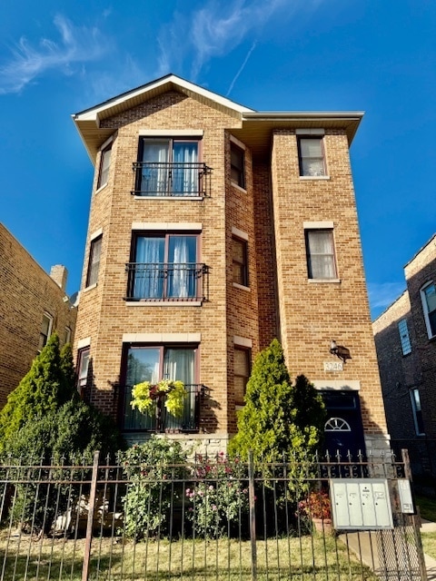 Building Photo - 3246 W Warren Blvd Building Photo - 3246 W Warren Blvd